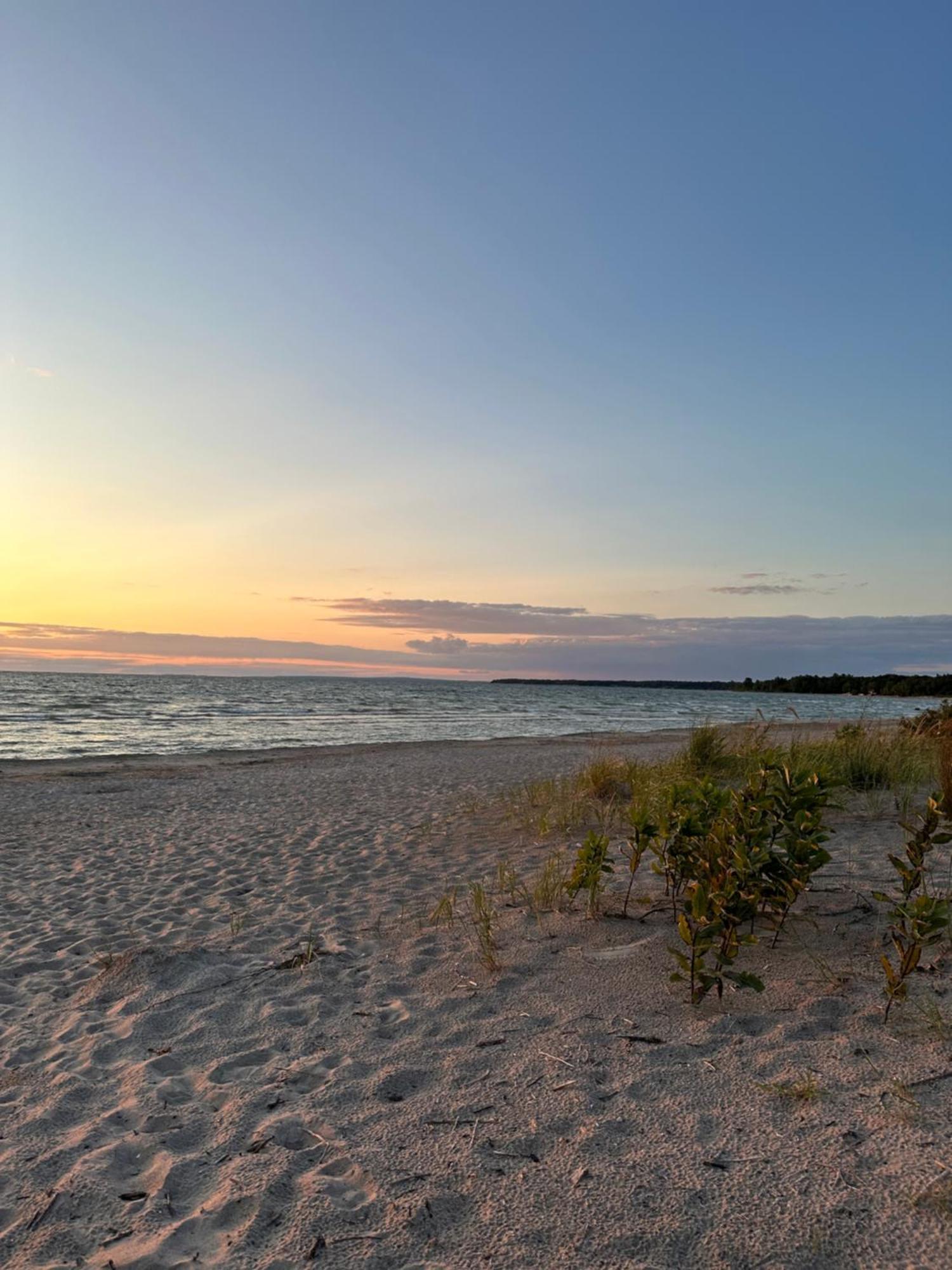 Oasis By The Bay Vacation Suites Wasaga Beach Exterior foto